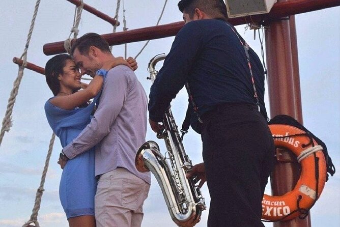 Spanish Galleon - Romantic Lobster Dinner Cruise & Live Saxophone - Should you book the Spanish galleon dinner cruise?