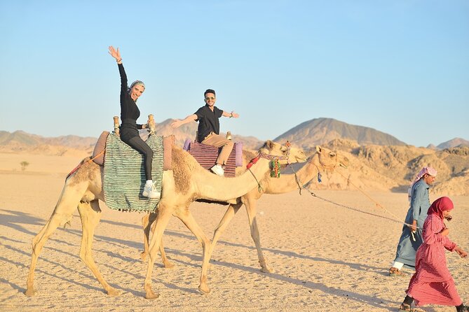 Starwatching, Camel Ride and Romantic Dinner in Hurghada Safari - Finding the stars with a large telescope