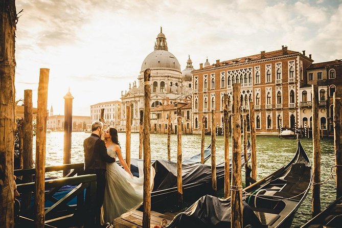 Sunrise Couple Photoshoot Tour - Why a sunrise photoshoot works so well in Venice