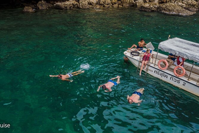 Sunset Dinner Cruise with night Swimming by Luxury Junk Boat - How the group size affects the experience