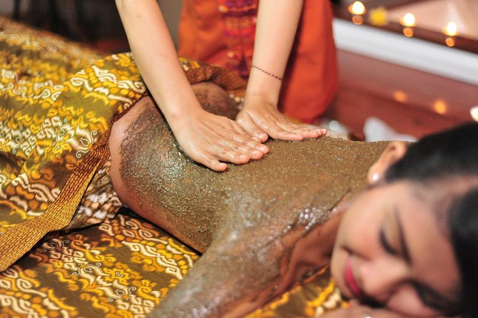 Sweet Dream Couple Treatment by ANJALI SPA - The 60-Minute Traditional Facial