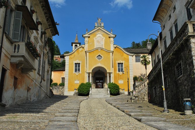 The romantic village of Orta San Giulio with a tour guide - Taking the boat to San Giulio Island