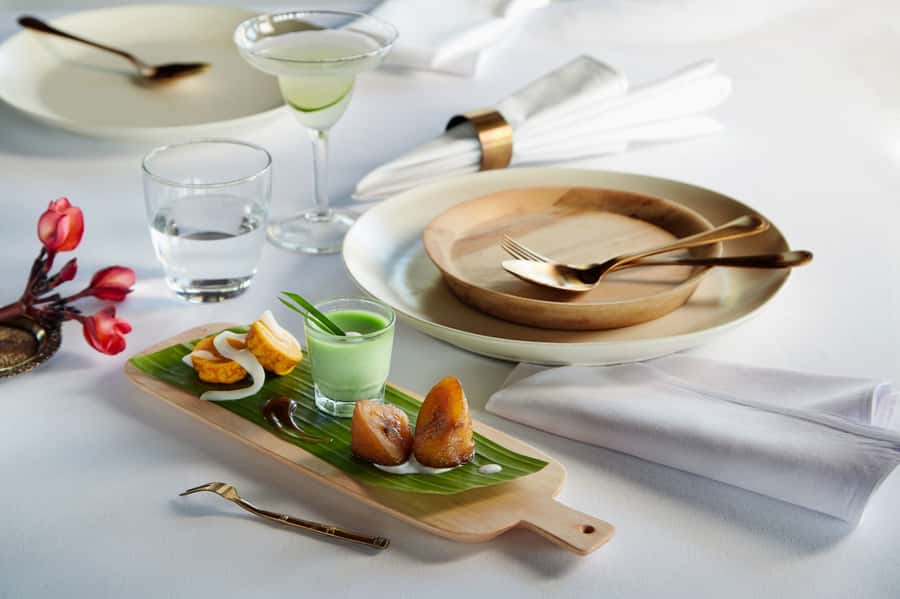 Ubud: Romantic Dinner on a Forest Tree Deck - Service that shapes the evening