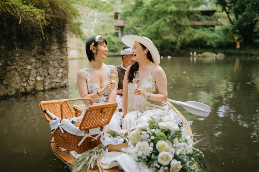 Ubud: Romantic Picnic on a Wooden Boat with Sparkling Wine - A proposal setting with a practical caveat