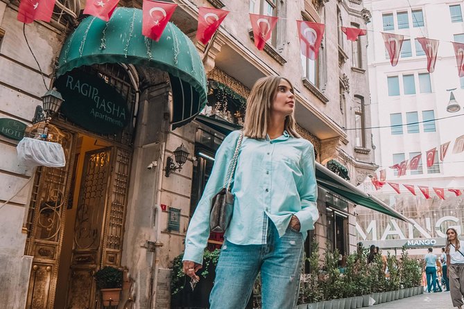 Unforgettable Moments in Istanbul: Photo Shoot for Couples - Ten edited images, delivered quickly