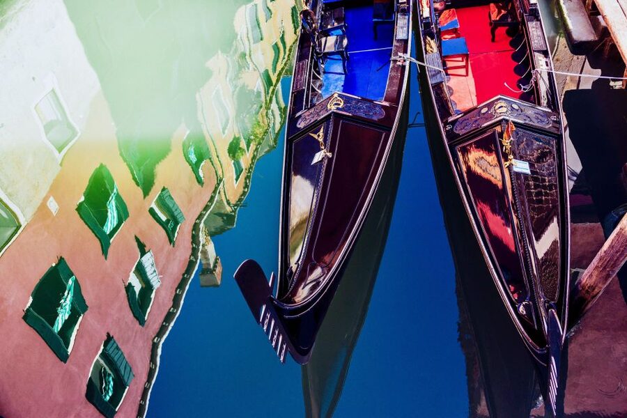 Venice: Romantic Gondola tour and Dinner for two - Why this evening works for couples