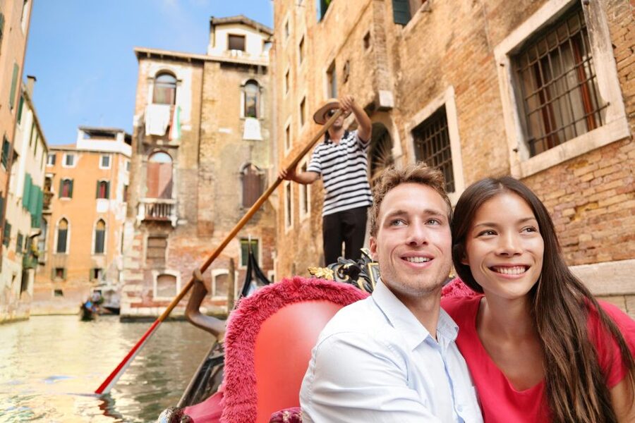 Venice: Romantic Gondola tour and Dinner for two - How the overall experience measures up