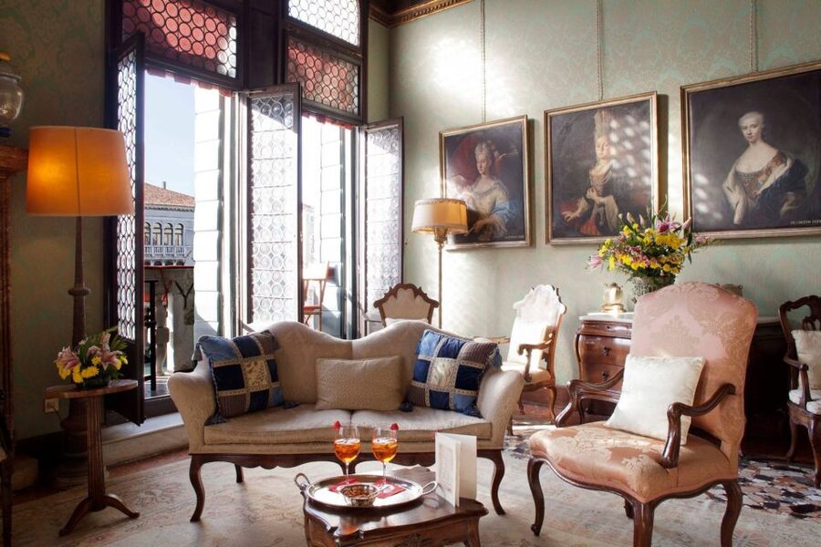 Venice: Romantic Palace Dinner and Private Gondola Ride - Key details before you book