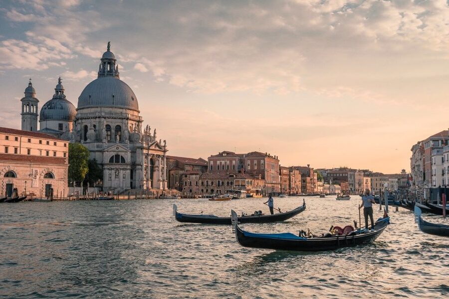 Venice: Romantic Palace Dinner and Private Gondola Ride - Practical advice for a smoother evening