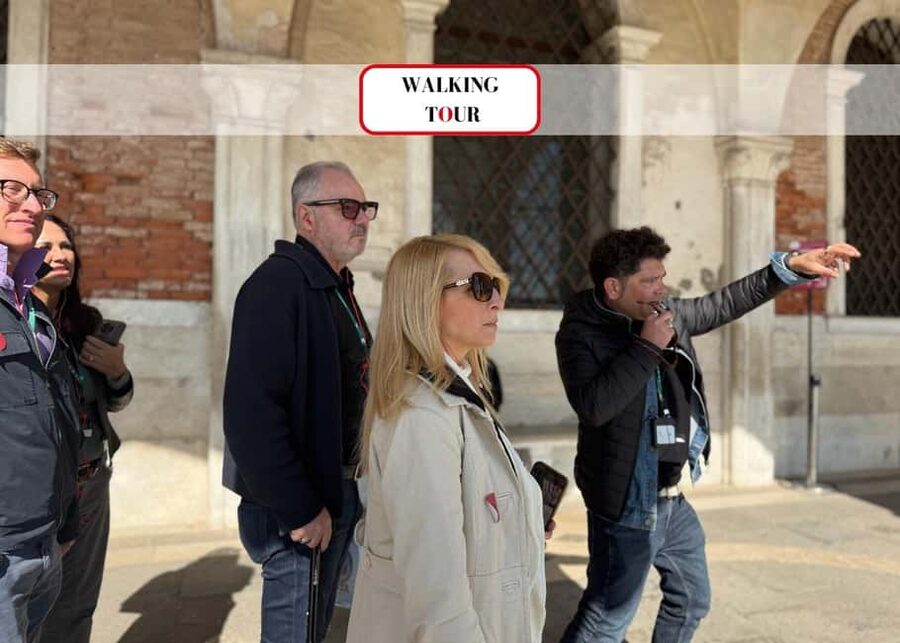 Venice: Winter Walking Tour & Romantic Gondola Ride Upgrade - Why a winter walk works so well in Venice