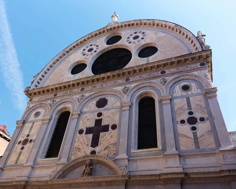 Venice: Winter Walking Tour & Romantic Gondola Ride Upgrade - From narrow calli to lively campi