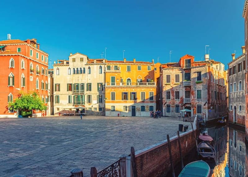 Venice: Winter Walking Tour & Romantic Gondola Ride Upgrade - Price, languages, and what you receive