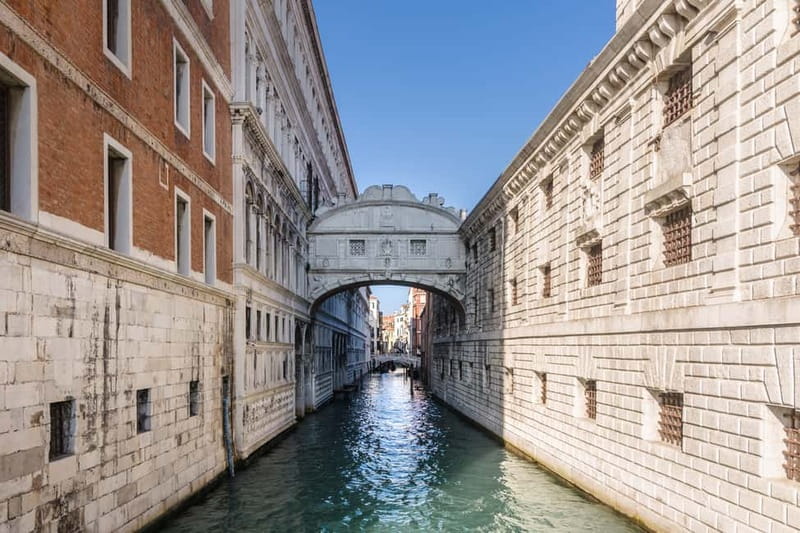 Venice: Winter Walking Tour & Romantic Gondola Ride Upgrade - Who should choose this Venice experience?