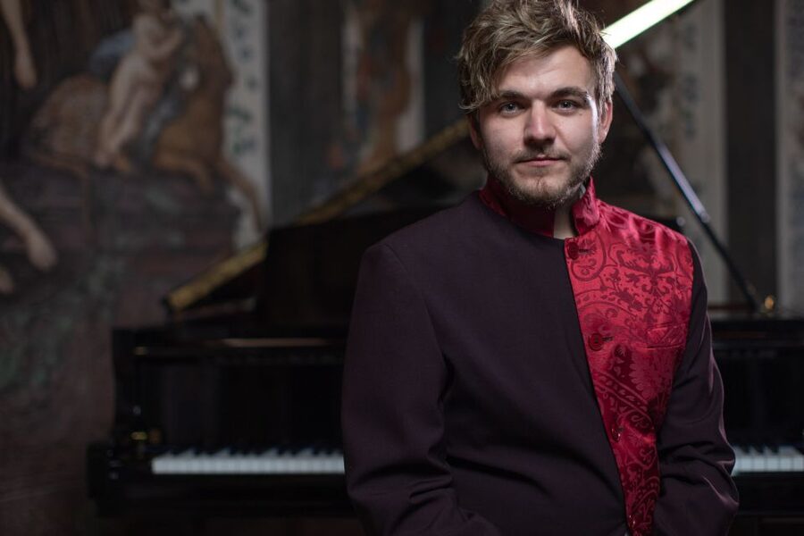 Vienna: Romantic Classics Piano, Violin, and Cello Concert - Bach, Paganini, Saint-Saëns, and Massenet change the texture
