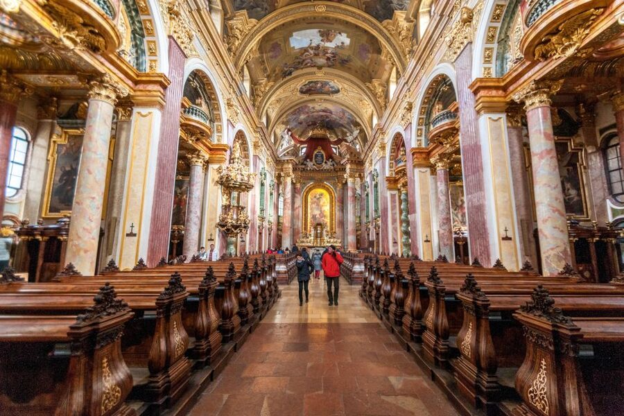 Vienna: Romantic Old Town 2-Hour Discovery Tour - Language, pace, and guide style