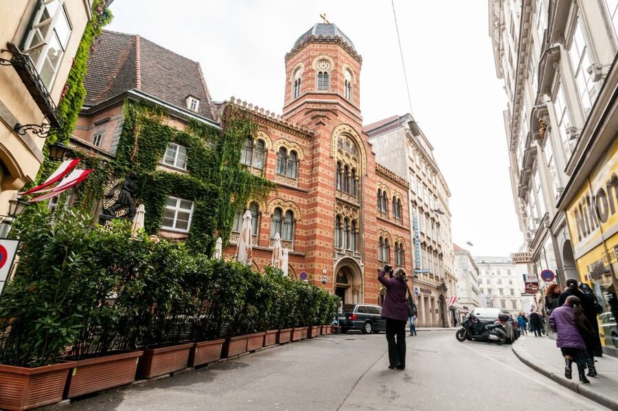 Vienna: Romantic Old Town 2-Hour Discovery Tour - Starting at Hoher Markt and the Anchor Clock