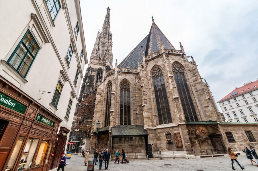 Vienna: Romantic Old Town 2-Hour Discovery Tour - Myths, animals, and the stories on façades