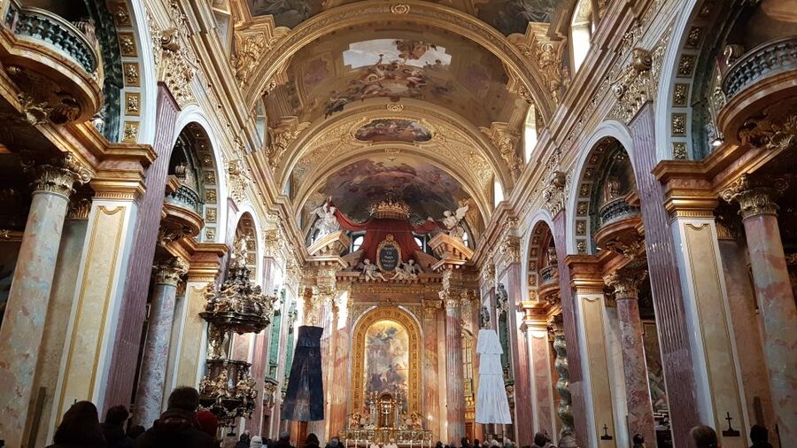 Vienna: Wine Tasting in a 600 year historical wine cellar - Should you book the Vienna cellar tasting?