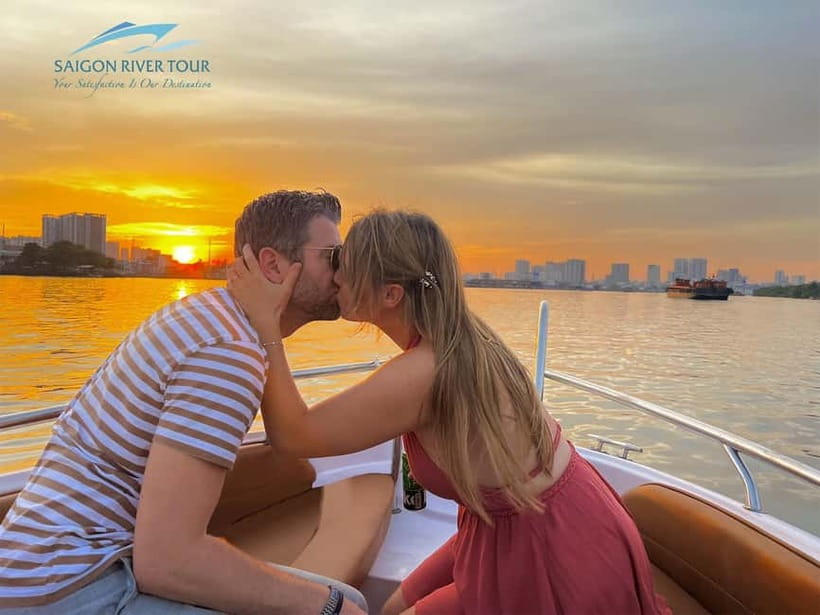 VIP Tour Enjoy Romantic Sunset by Speed Boat Free Cocktail - Key points to know before booking