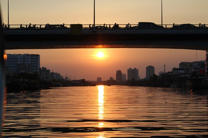 VIP Tour in Saigon: Romantic Sunset Cocktail by SpeedBoat - Guides who add more than directions