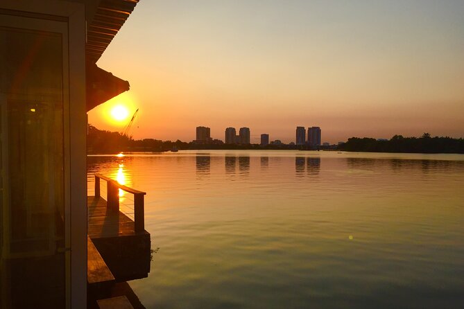 VIP Tour in Saigon: Romantic Sunset Cocktail by SpeedBoat - Photo opportunities after sunset