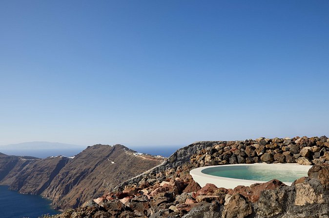 Volcanic Hot-Tub with Caldera View for Ultra-Romantic Couples - Continuing to the infinity pool lounge bar