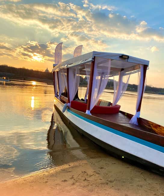 Warsaw: Romantic Cruise with Prosecco–Birthdays & Proposals - Key details at a glance