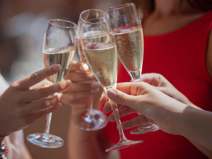 Warsaw: Romantic Cruise with Prosecco–Birthdays & Proposals - Why this Warsaw river cruise works for celebrations