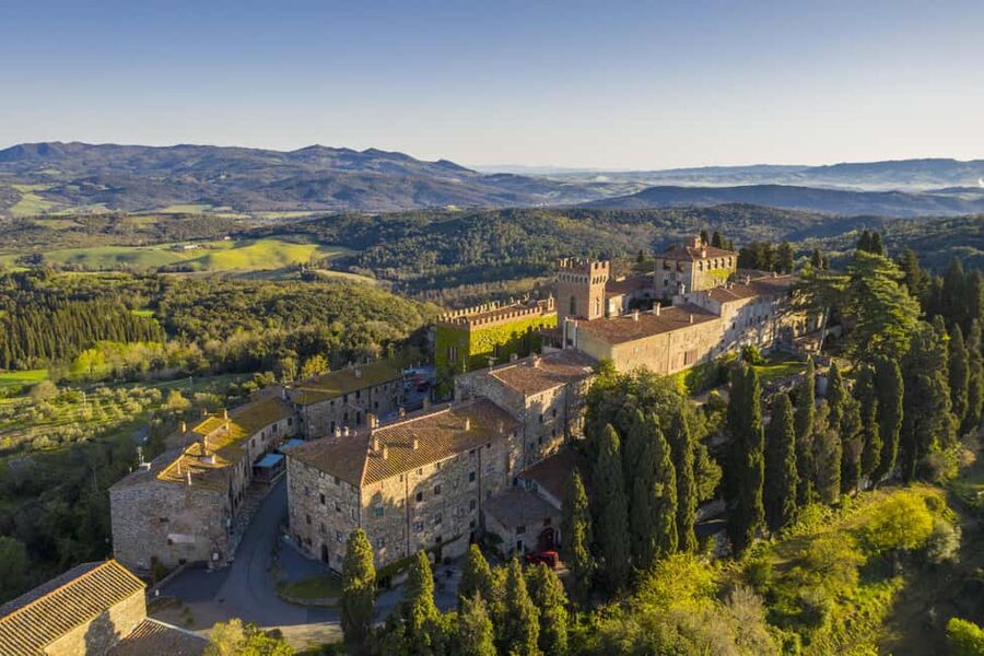 Wine tasting in a romantic castle with archaeologist guide - Key points to know before booking