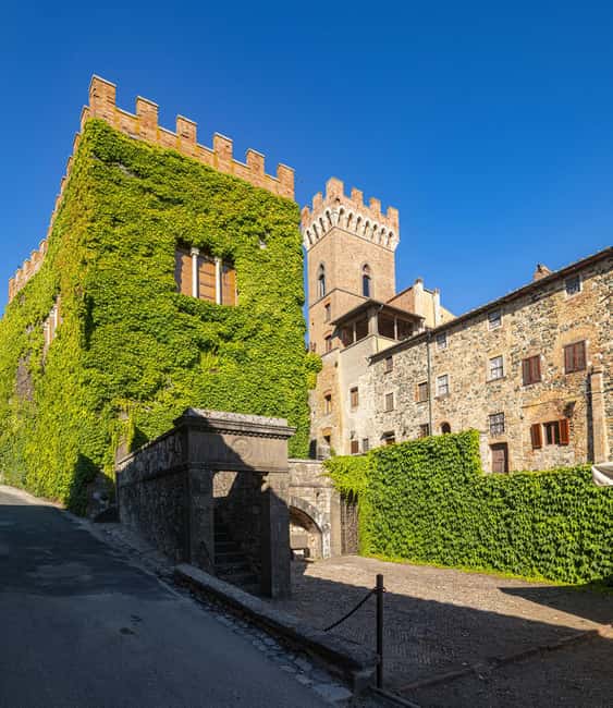 Wine tasting in a romantic castle with archaeologist guide - Who will enjoy this experience most?