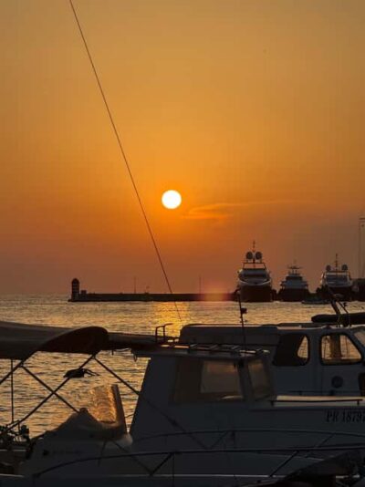 Romantic Sunset Boat Tour with Champagne