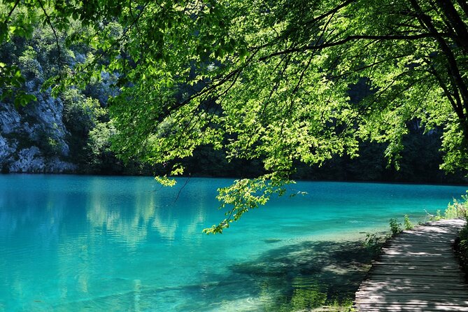 Zagreb airport or Zagreb to Split via Plitvice lakes for singles or couples - Key points to know before booking